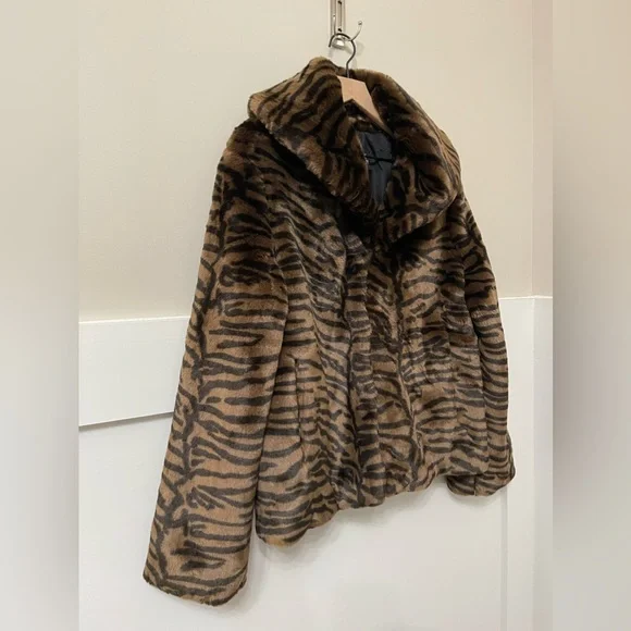 Dale Dressin Brown Zebra Print Faux Fur Cozy Comfy Coat Size Large - Picture 5 of 13